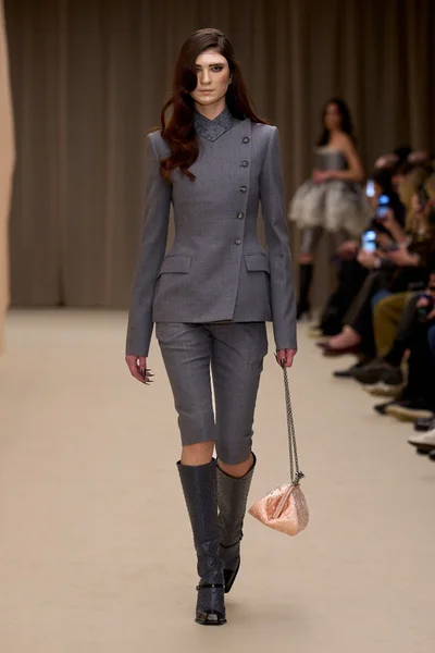 Look 15